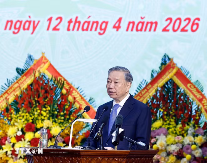 Tổng Bí thư, Chủ tịch nước Tô Lâm: Xây dựng Lực lượng vũ trang Quân khu 1 vững mạnh toàn diện ttxvn-tong-bi-thu-chu-tich-nuoc-du-le-don-nhan-danh-hieu-anh-hung-llvt-nhan-dan-cua-quan-khu-1-4.jpg