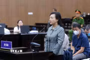 Bị cáo Nguyễn Thị Kim Tiến, cựu Bộ trưởng Bộ Y tế khai báo trước tòa. (Ảnh: Phạm Kiên/TTXVN)
