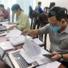 Kết quả danh sách hộ nghèo, cận nghèo sẽ được niêm yết công khai tại nhà văn hóa thôn và trụ sở Ủy ban nhân dân xã trong thời gian 3 ngày làm việc để người dân giám sát, phản hồi. (Ảnh minh họa: TTXVN)