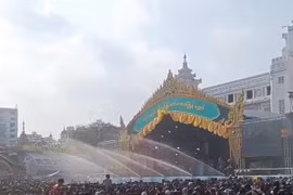 Myanmar: Náo nhiệt lễ hội nước Thingyan chào đón Năm mới tại Yangon