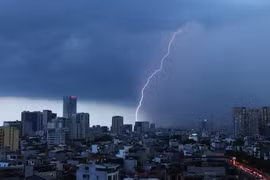 Miền Bắc sắp đón thêm mưa lớn: Tiềm ẩn nguy cơ mưa đá và gió giật mạnh