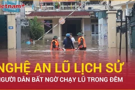 Lũ dâng cao lịch sử, nhiều nhà dân ở Nghệ An hối hả sơ tán trong đêm