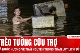 Người dân Thái Nguyên cứu trợ xuyên đêm trong đợt ngập lụt chưa từng có