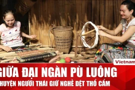 Làng dệt thổ cẩm ở Pù Luông và câu chuyện giữ nghề người Thái