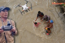 Những pha giải cứu nghẹt thở của "biệt đội anh hùng Drone" trong bão lũ