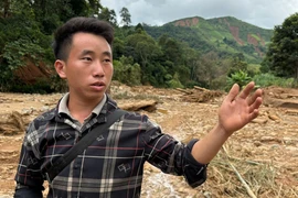 Thủ tướng khen ngợi và biểu dương trưởng bản lao vào lũ dữ cứu dân trong đêm