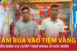 Cận cảnh đối tượng cầm búa xông vào cướp tiệm vàng ở Hóc Môn 