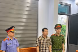 Bắt tạm giam Hiệu trưởng trường tiểu học ở Quảng Trị để điều tra hành vi nhận hối lộ