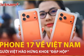 Người Việt hào hứng khoe những chiếc iPhone 17 đầu tiên sau nhiều giờ chờ đợi