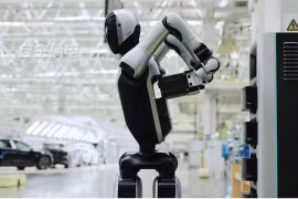 Robot Trung Quốc tự thay pin trong 3 phút, mở ra kỷ nguyên nhà máy 24/7