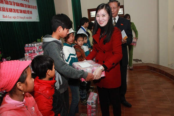 Khởi động chương trình “2016 phần quà" cho đối tượng chính sách ảnh 1