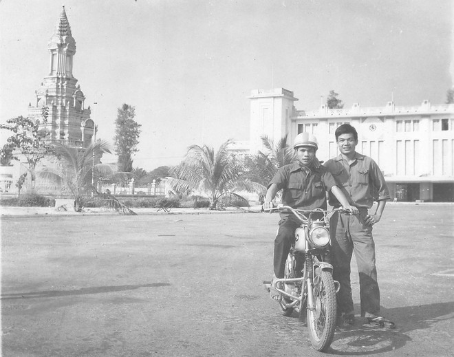 Những bản tin tự do đầu tiên phát đi dưới tiếng vọng rền đại pháo ảnh 2