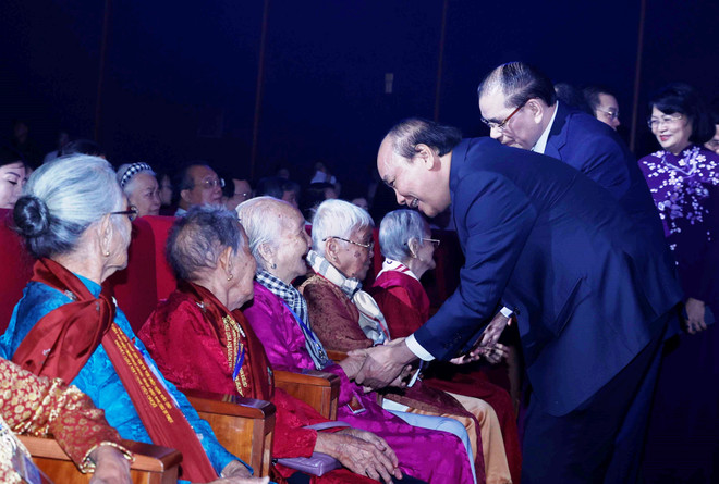 Mẹ Việt Nam Anh hùng: Những người 'chắt thương đau' thành 'nhựa sống' ảnh 4