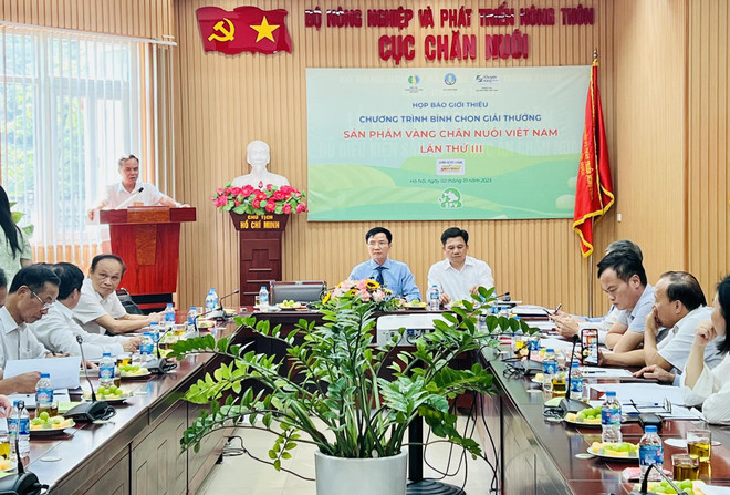 Họp báo phát động Chương trình bình chọn giải thưởng “Sản phẩm Vàng chăn nuôi Việt Nam lần thứ 3 năm 2023". (Ảnh: PV/Vietnam+) Khẳng định chất lượng và năng lực các doanh nghiệp chăn nuôi bền vững ảnh 1