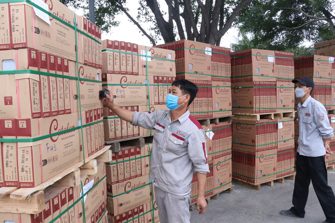 Thiếu hụt lao động do COVID-19: 'Tiếp sức' bằng tăng trần làm thêm giờ ảnh 1