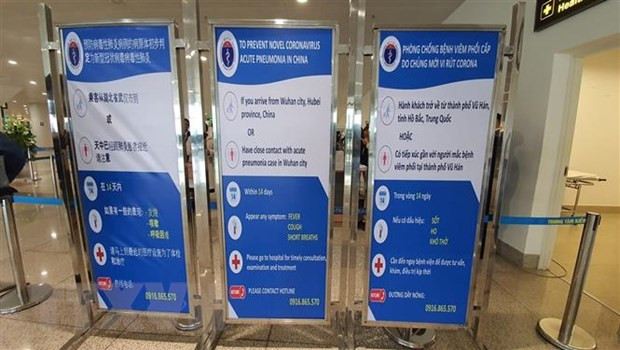 Bộ Y tế cảnh báo phòng chống nhiễm viêm phổi cấp do chủng virus mới nCoV tại hệ thống kiểm dịch y tế quốc tế sân bay quốc tế Nội Bài. (Ảnh: TTXVN phát) Yêu cầu quản lý lao động Trung Quốc về quê ăn Tết trở lại Việt Nam ảnh 1