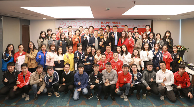 Trao 150 suất học bổng đồng hành cùng sinh viên nghèo vượt khó ảnh 1