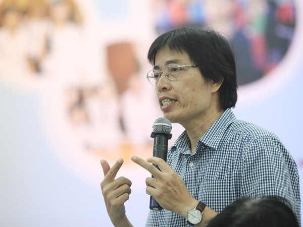 Bé gái nghi bị dí sắt nung vào người đã được cách ly khỏi bố và mẹ kế ảnh 1