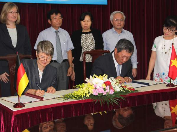 Điều dưỡng viên sang Đức làm việc không phải đóng phí môi giới ảnh 1