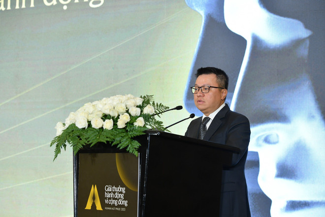 Ông Lê Quốc Minh, Tổng Biên tập Báo Nhân dân, Trưởng ban tổ chức giải thưởng phát biểu tại lễ công bố. (Ảnh: PV/Vietnam+) Giải thưởng Hành động vì Cộng đồng 2023 tôn vinh 'Dấu ấn tiên phong' ảnh 1