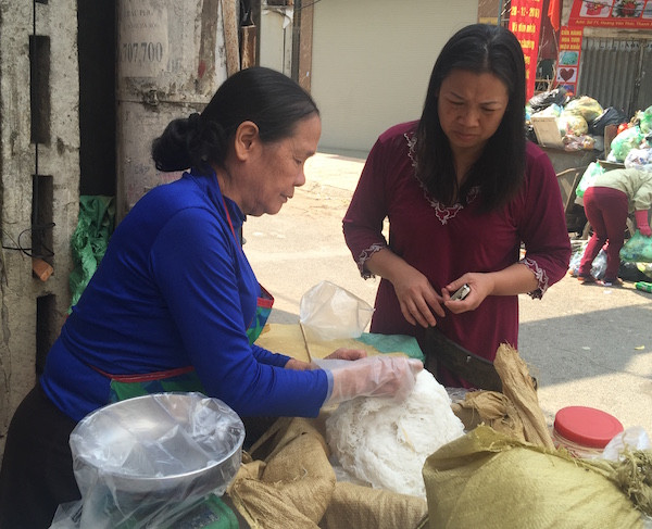 Hà Nội: Giá thực phẩm mùng 2 Tết tăng 50%, rau xanh hét giá gấp đôi ảnh 2