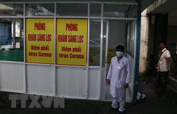 Lao động người nước ngoài tại các nước bùng phát dịch COVID-19 sẽ được khám sàng lọc. (Ảnh minh hoạ: TTXVN) Xây dựng phương án đưa lao động tại các vùng có dịch COVID-19 về nước ảnh 2