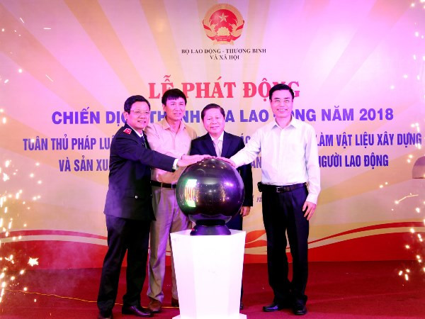 Lễ phát động chiến dịch thanh tra lao động năm 2018. (Ảnh: Anh Tuấn/TTXVN) Năm 2018: Thanh tra lao động với 500 doanh nghiệp khai thác khoảng sản ảnh 3