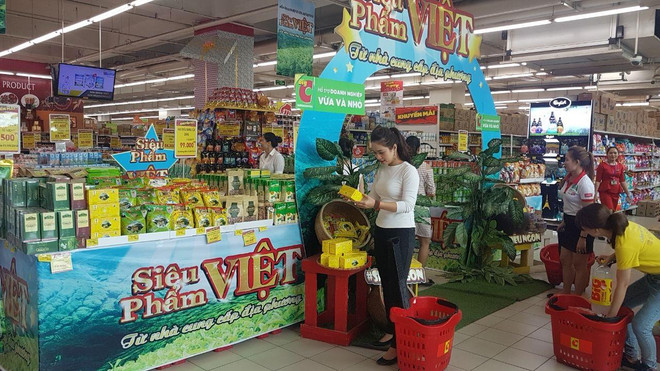 Các sản phẩm hàng Việt trong siêu thị Big C. Big C dừng nhận hàng may mặc Việt Nam: 'Mất phân phối sẽ mất sản xuất' ảnh 2