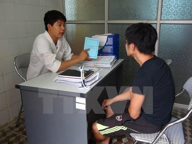 Tư vấn điều trị cai nghiện ma túy. (Ảnh minh họa) Chuyển đổi mô hình cai nghiện ma túy: Tăng thêm các dịch vụ hỗ trợ ảnh 2