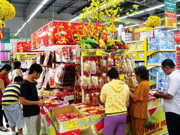 Các siêu thị đua nhau khuyến mãi giảm giá tới 50% dịp Tết ảnh 1