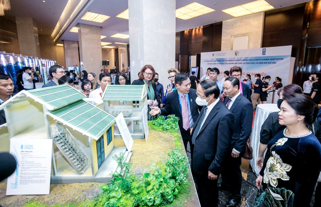 Mô hình nhà chống bão, lũ tại Việt Nam. (Ảnh: PV/Vietnam+) Phòng, chống thiên tai: Ứng phó chuyên nghiệp và thích ứng an toàn hơn ảnh 1