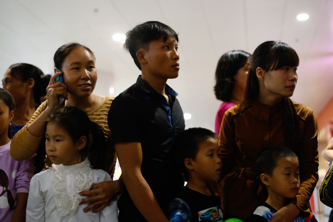 Nghẹn ngào đón ba thuyền viên bị cướp biển Somalia bắt giữ trở về ảnh 1