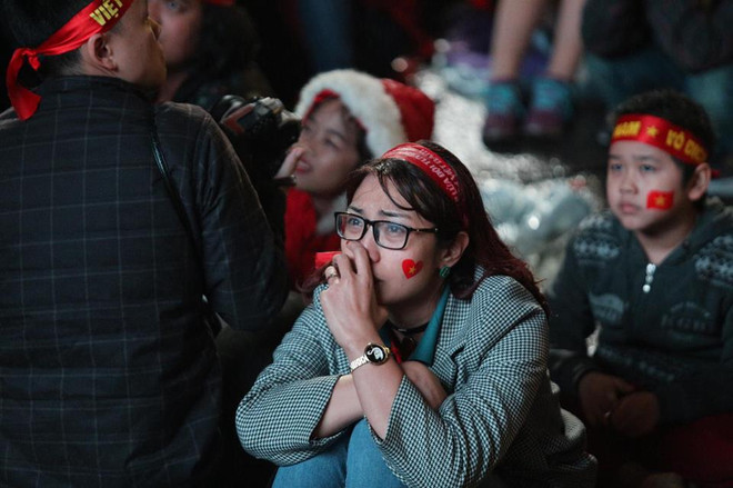 Giọt nước mắt tiếc nuối của người hâm mộ Việt Nam ảnh 4