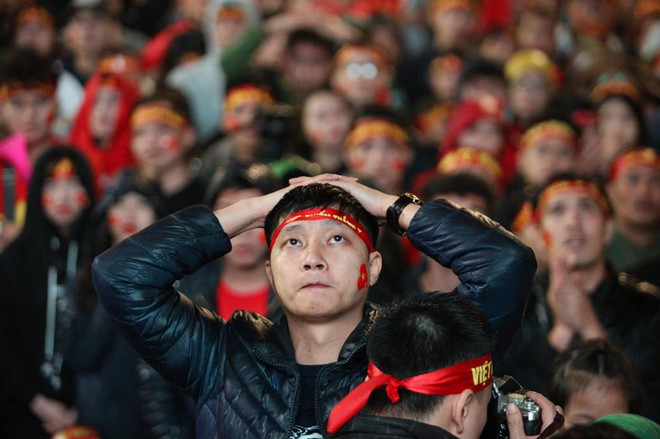 Giọt nước mắt tiếc nuối của người hâm mộ Việt Nam ảnh 2