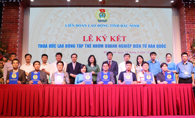 Liên đoàn Lao động tỉnh Bắc Ninh tổ chức Lễ ký kết thỏa ước lao động tập thể nhóm doanh nghiệp điện tử Hàn Quốc. (Ảnh minh họa: TTXVN) Tổ chức công đoàn đổi mới tổ chức hoạt động, tập trung hướng tới cơ sở ảnh 1