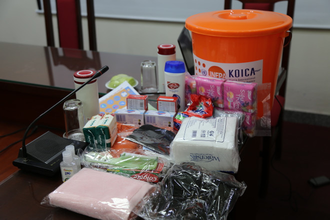 Trao 5.100 bộ đồ dùng thiết yếu cho phụ nữ bị ảnh hưởng bởi COVID-19 ảnh 1