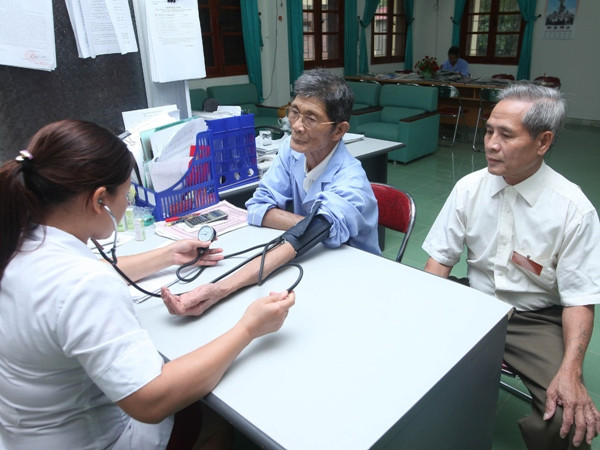 Hỗ trợ người có công: Vẫn khó do còn "lệch pha" ảnh 1