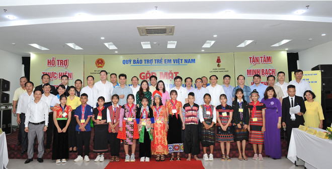 Gặp mặt trẻ em dân tộc thiểu số vượt khó vươn lên trong học tập ảnh 1