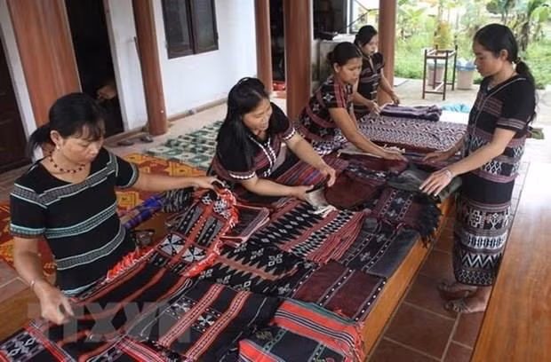 Xây dựng nông thôn mới: Khó khăn khi 'hái quả cành cao' ảnh 2