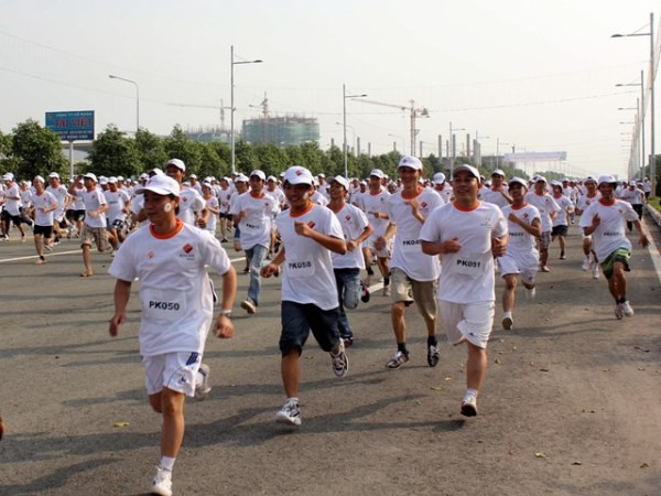 4.500 công nhân dệt may chạy bộ vì sức khỏe và an toàn lao động ảnh 1