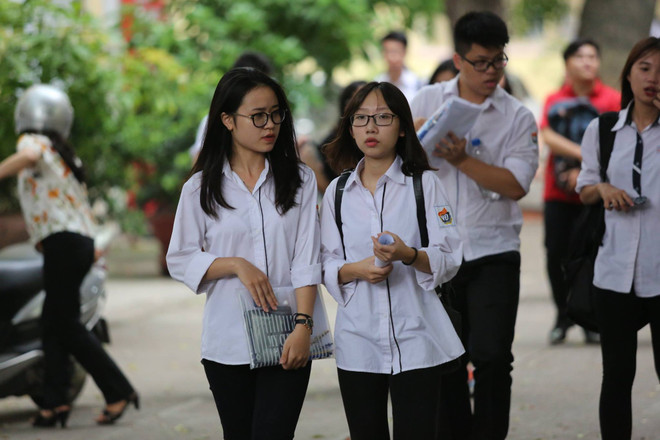 Lần đầu các thí sinh phải làm bài thi tổ hợp. (Ảnh minh họa: Minh Sơn/Vietnam+) Thi THPT 2017: Đề thi chuẩn hóa, xóa bỏ tình trạng học tủ, chờ may rủi ảnh 2