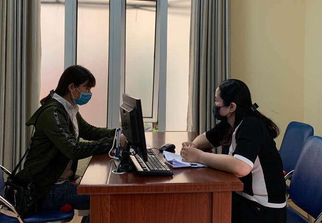 Người lao động tham gia phỏng vấn tuyển dụng. (Ảnh: PV/Vietnam+) Bài 3: Tuyển dụng lao động sẽ tăng chóng mặt khi hết dịch COVID-19? ảnh 1