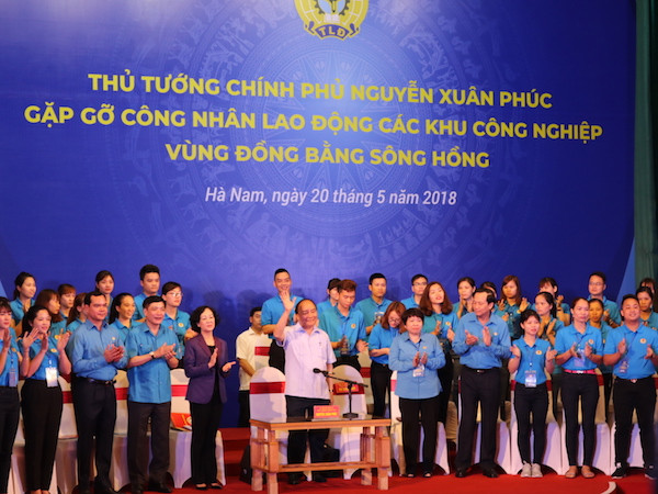 Thủ tướng đối thoại công nhân: 'Năng suất cao hơn, phúc lợi tốt hơn' ảnh 1