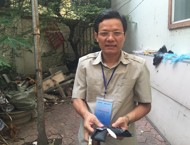 [Photo] Phát hiện điện thoại bọc cao su ném cho thi sinh thi tiếng Hàn ảnh 6