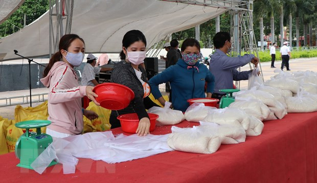 Cấp phát hơn 130.100 tấn gạo hỗ trợ người dân 24 tỉnh thành giãn cách ảnh 1