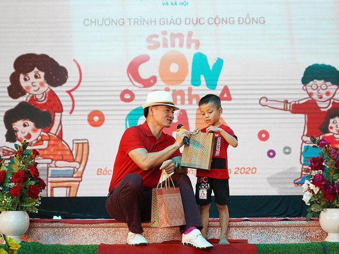 'Sinh Con, Sinh Cha': Chia sẻ kỹ năng giáo dục trẻ những năm đầu đời ảnh 1