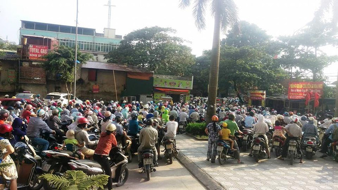 Giao thông "tê liệt," người dân khu Đại Thanh bất lực trong giờ đi làm ảnh 2