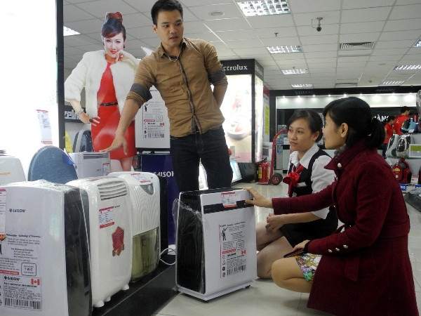 Mưa phùn kéo dài, máy sấy quần áo, máy hút ẩm đắt khách ở Hà Nội ảnh 2