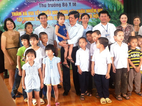 Bộ Y tế cam kết dùng thuốc tốt nhất điều trị cho trẻ nhiễm HIV ảnh 1