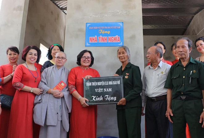 Hành trình chia sẻ yêu thương với cựu nữ thanh niên xung phong đơn côi ảnh 3